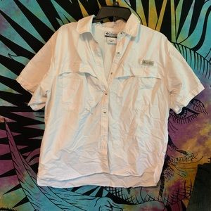 Women’s outdoor Columbia shirt